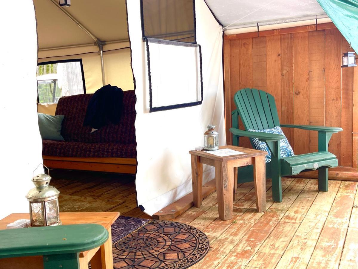 Готель So Damn Lucky Glamping Юклулет Екстер'єр фото