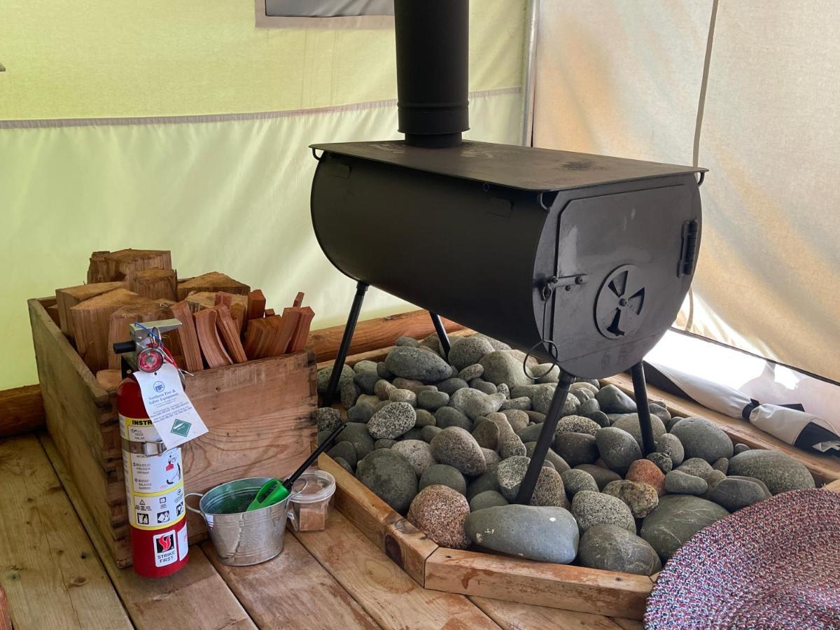 Готель So Damn Lucky Glamping Юклулет Екстер'єр фото