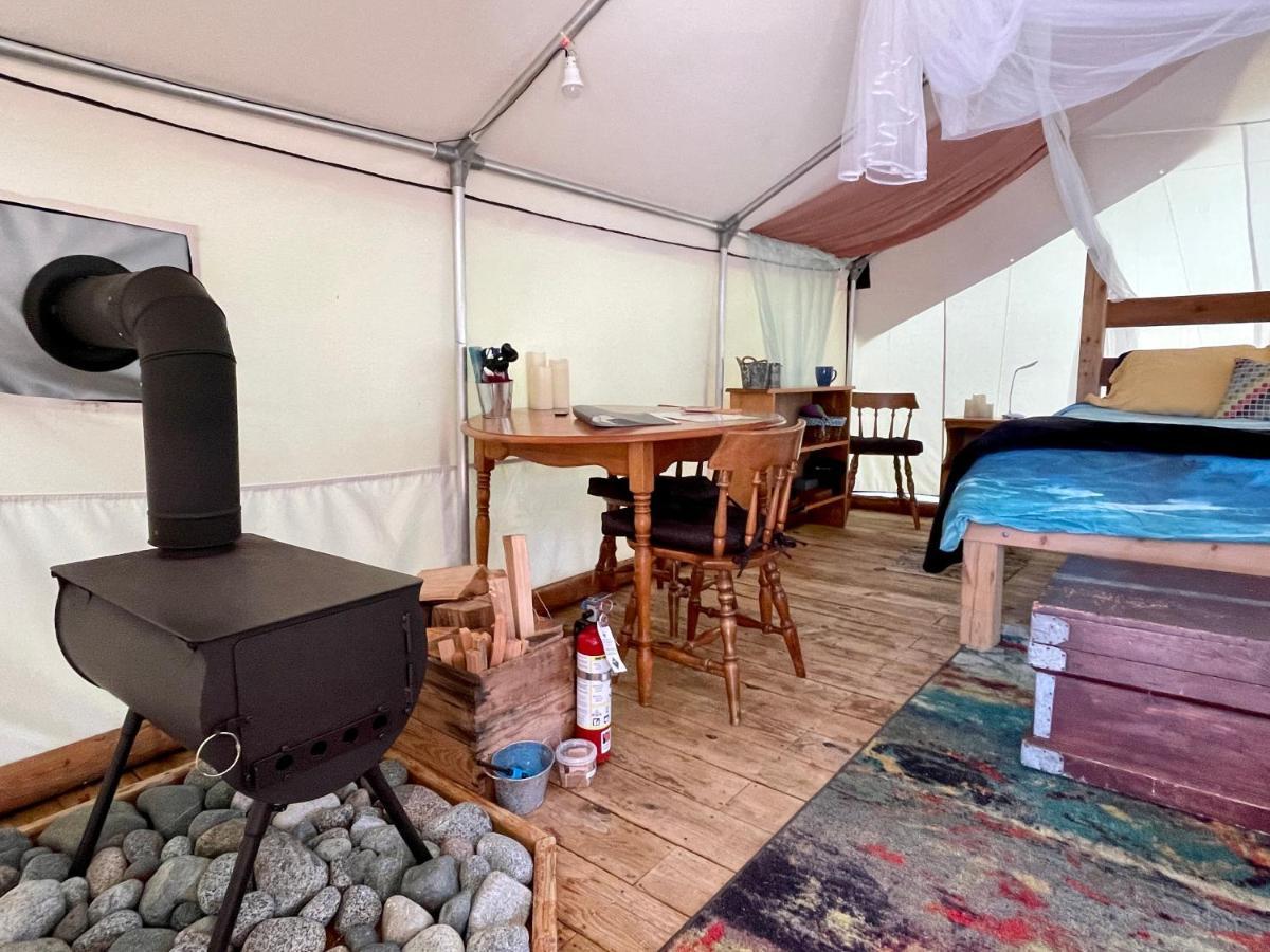 Готель So Damn Lucky Glamping Юклулет Екстер'єр фото